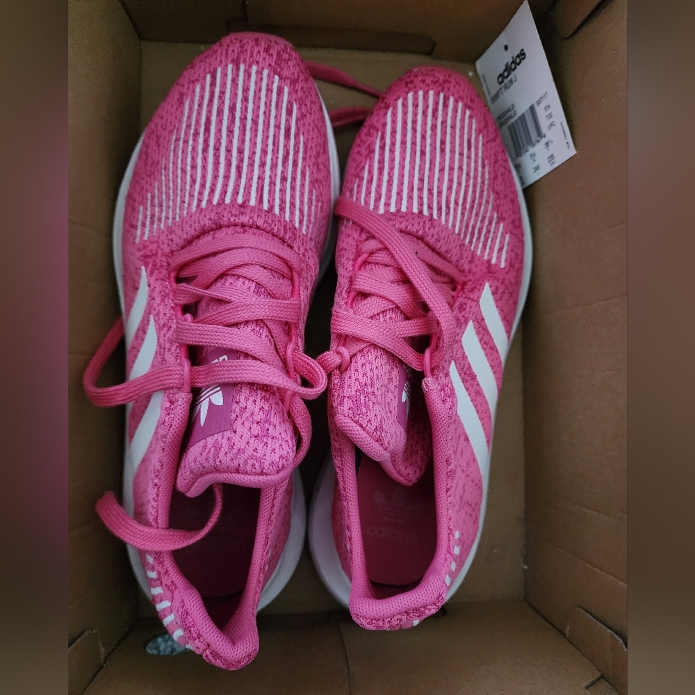 Women's Adidas AKA swift run J